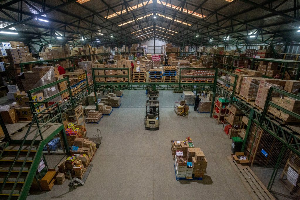 Interior de la bodega de Comercial Binder